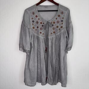 POL Embroidered Grey Tie Front Rayon Blouse Women's Lightweight Sz Large